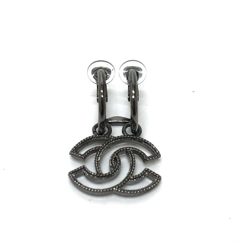 CHANEL Authentic Black Earrings - Picture 1 of 9